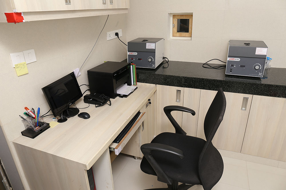 Diagnostic laboratory workstation
